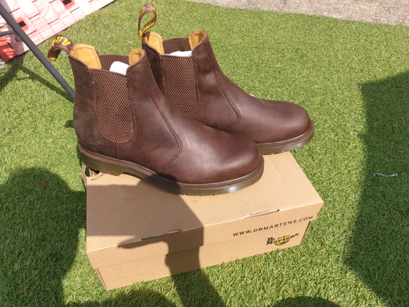 dr martens 2976 chelsea crazy horse